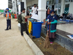 Pj Bupati Iswanto Apresiasi Kinerja Petugas Kebersihan Selama Perhelatan PON