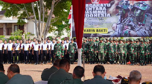 Ratusan Prajurit TNI dan Polri Bersihkan Sungai di Kota Banda Aceh