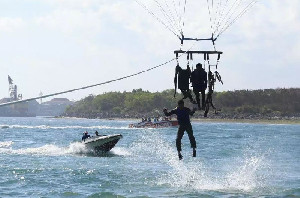 Tingkatkan Kemampuan, 30 Penerbang Pesawat Tempur Latihan Parasailing Koops Udara