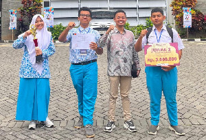 Siswa MAN 1 Banda Aceh Juara 2 Kompetisi Ekonomi Syariah Nasional UGM