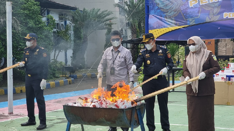 Bea Cukai Aceh Musnahkan Lebih dari 10 Juta Batang Rokok Ilegal