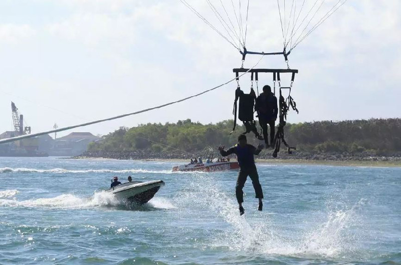 Tingkatkan Kemampuan, 30 Penerbang Pesawat Tempur Latihan Parasailing Koops Udara