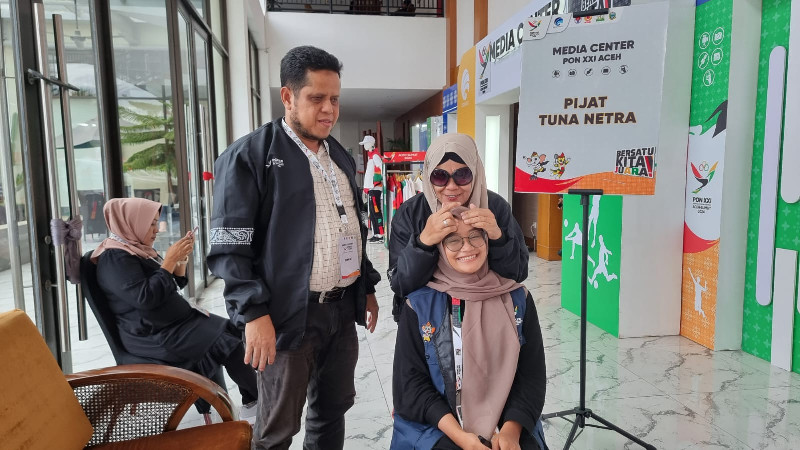 Pijat Relaksasi dari Penyandang Disabilitas Warnai PON XXI 2024 Wilayah Aceh