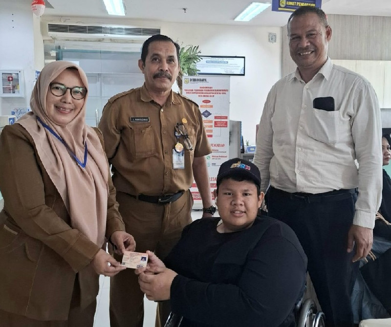 Kadisdukcapil Banda Aceh Apresiasi Atlet Kursi Roda Urus Adminduk KIA