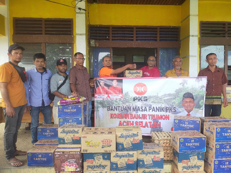 Ghufran ZA Anggota DPR RI Salurkan Bantuan untuk Korban Banjir Trumon