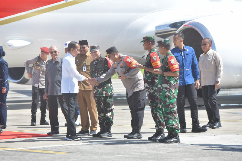 Kapolda Aceh Sambut Kedatangan Presiden Jokowi