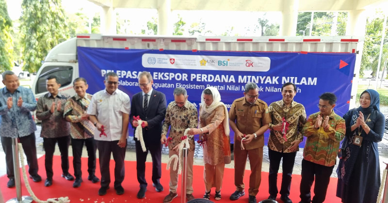 ILO, USK, dan OJK Bersatu untuk Transformasi Sektor Minyak Nilam Aceh