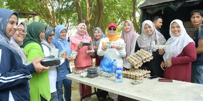 Istri Pj Gubernur Aceh Ajak Masyarakat Belanja di Pasar Tani