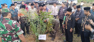 Penanaman 1.100 Pohon Sawit di Lahan Wakaf di Aceh Singkil