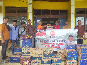 Ghufran ZA Anggota DPR RI Salurkan Bantuan untuk Korban Banjir Trumon