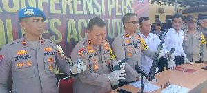 Jelang Pilkada, Seorang Pria di Aceh Utara Serahkan 2 Senjata Api ke Polisi