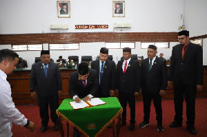 Pj Bupati Aceh Besar Tandatangani Nota Kesepakatan KUA-PPAS APBK 2025