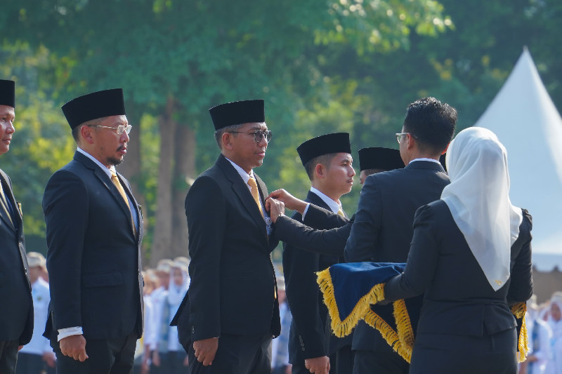 Dua Pekerja SKK Migas Mendapat Anugerah Satyalencana Wira Karya dari Presiden Jokowi