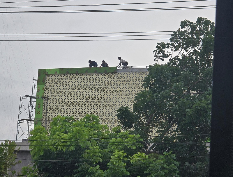 Rekanan Pekerja Pembangunan Gedung Perpustakaan Bireuen Abaikan K3