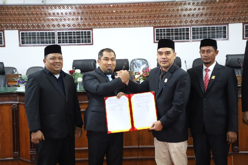 Pemkab dan DPRK Aceh Besar Sahkan APBK-P Tahun Anggaran 2024