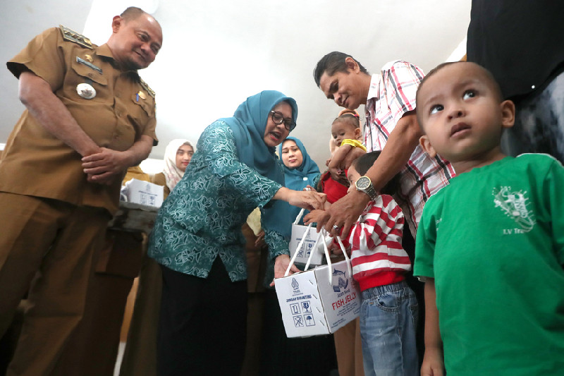 50 Baduta Kecamatan Syiah Kuala Banda Aceh Terima Bantuan Olahan Ikan