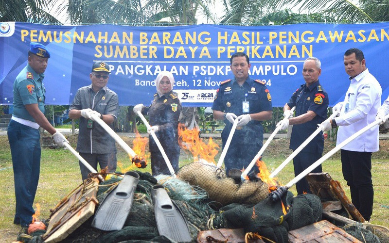 PSDKP Lampulo Musnahkan Barang Hasil Pengawasan Perikanan