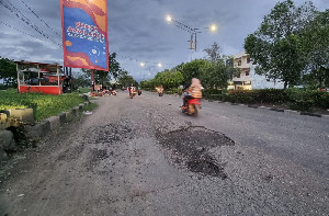 Kondisi Jalan Simpang Mesra-Lamnyong Rusak, Warga Desak Pemerintah Segera Bertindak