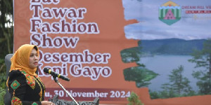 Lut Tawar Fashion Show 2024, Safriati Soroti Perpaduan Budaya dan Kepedulian Lingkungan