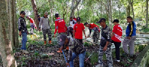 Ratusan ASN dan Masyarakat Gelar Satu Jam Memungut Sampah di Makam Panglima Polem