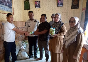 Nagan Raya Terima Bantuan Pupuk Hayati Cair dan Organik Cair dari Pemerintah Aceh