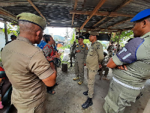 Satpol PP WH Aceh Besar Kembali Tertibkan Bangunan Liar di Peukan Bada