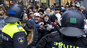 Menentang Larangan Protes, Puluhan Demonstran Ditahan di Amsterdam