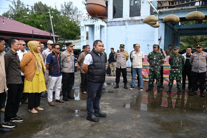 Pj Bupati Aceh Besar Lepas Logistik Pilkada untuk Kecamatan Pulo Aceh