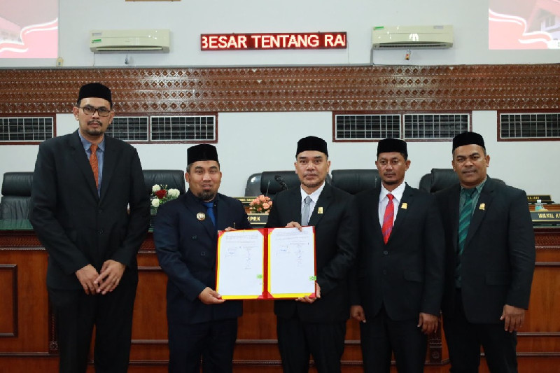 Pemkab Aceh Besar dan Dewan Sahkan APBK 2025