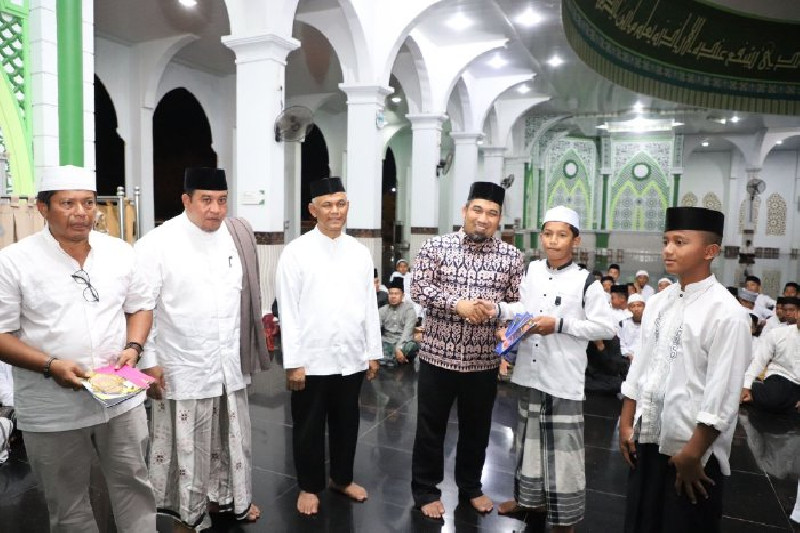 Pj Bupati Aceh Besar Luncurkan Beut Kitab Santri Pesantren Al Fauzul Kabir