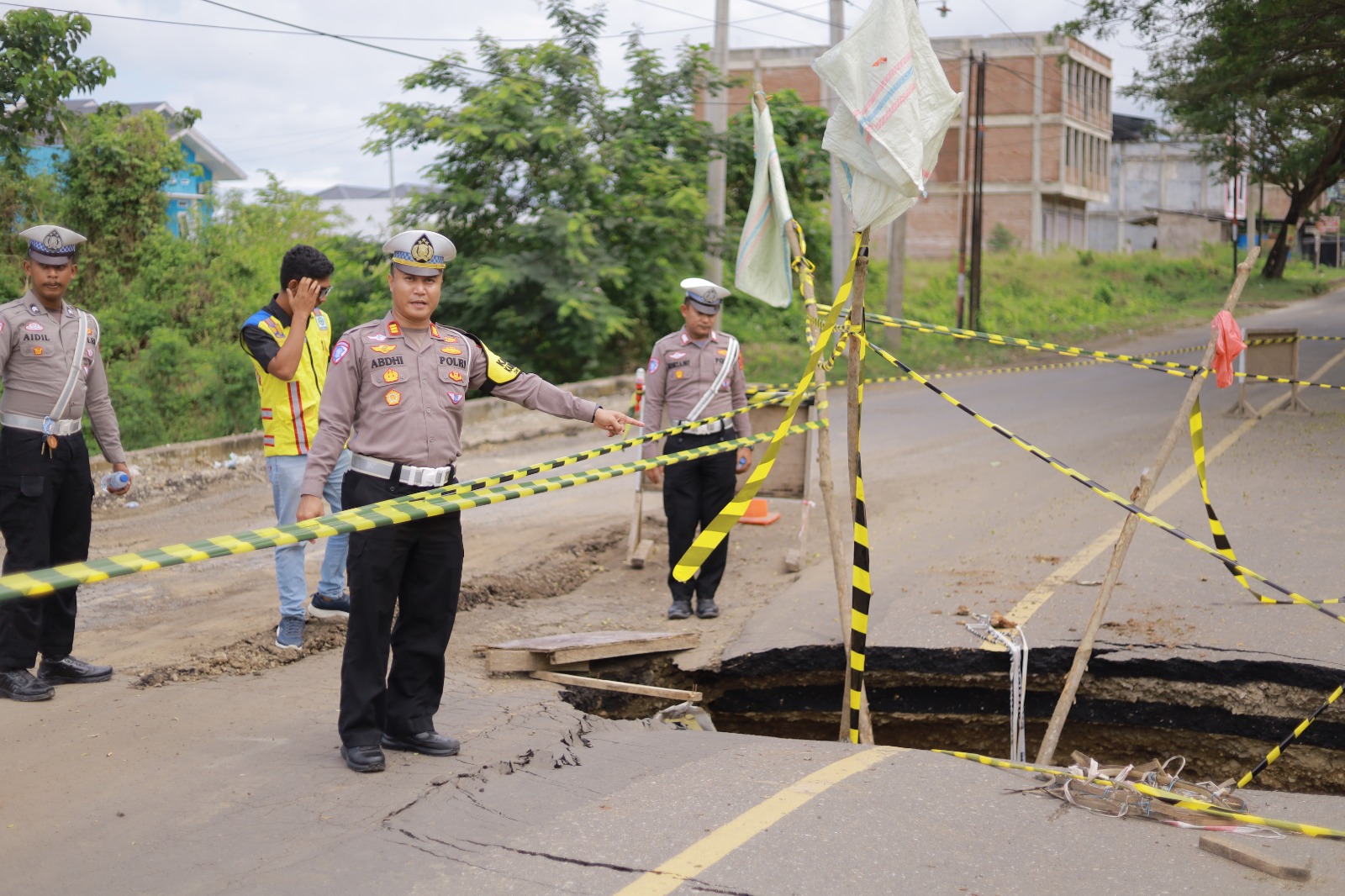 Jalan Elak Lhokseumawe Amblas, Pengendara Diminta Hati-hati