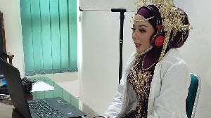 Demi Ikut Tes CPNS, Pengantin Ini Terpaksa Tinggalkan Panggung Resepsi Pernikahan