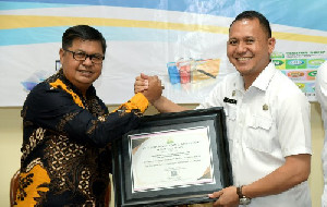 Terapkan SRIKANDI, DPKA Berikan Penghargaan Kepada DKP dan Diskominfo Bener Meriah