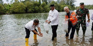 Quarry Day: Pj Gubernur Safrizal Lepas Bibit Ikan dan Tanam Pohon di Lhoknga