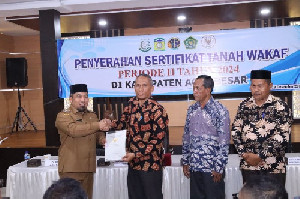 Aceh Besar Serahkan Sertifikat Tanah Wakaf Tahap II