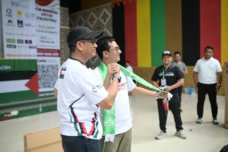 DPRK Banda Aceh Dukung Fun Walk for Palestina, Irwansyah Tebus Syal Gaza