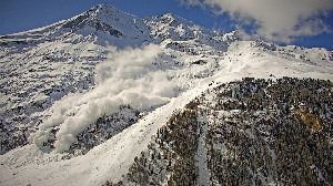 Longsoran Salju Tewaskan Satu Pemain Ski saat Mendaki Gunung di Wyoming Barat