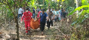 Seorang Pria Ditemukan Tewas Tergantung di Pohon Mangga di Lhokseumawe