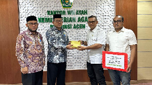 Kakanwil Serahkan Rp100 Juta Zakat Profesi ASN Kemenag Aceh ke BMA