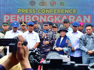 2593 Personel Gabungan Lanjutkan Bongkar Pagar Laut Ilegal di Perairan Tangerang