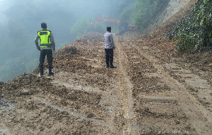 Jalan Lintas Lokop-Gayo Lues yang Tertimbun Longsor Kembali Normal, Pengendara Diimbau Waspada