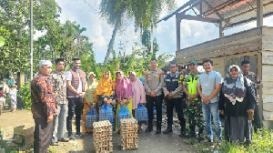 Respon Kenaikan Harga Telur, Camat Blang Bintang Salurkan Bantuan Telur Ayam Gratis