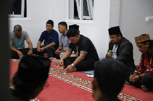 Hadiri Takziah Zal Debus, Almuniza Kamal Apresiasi Solidaritas Seniman Aceh