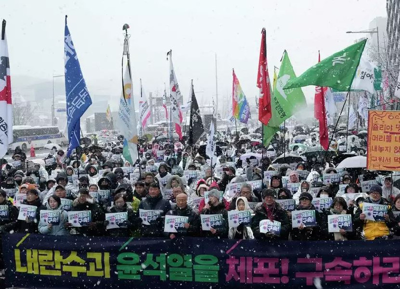 Ditengah Dinginnya Cuaca, Demonstran Korea Selatan Tuntut Pemakzulan Presiden