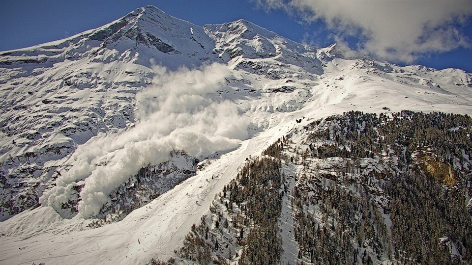 Longsoran Salju Tewaskan Satu Pemain Ski saat Mendaki Gunung di Wyoming Barat