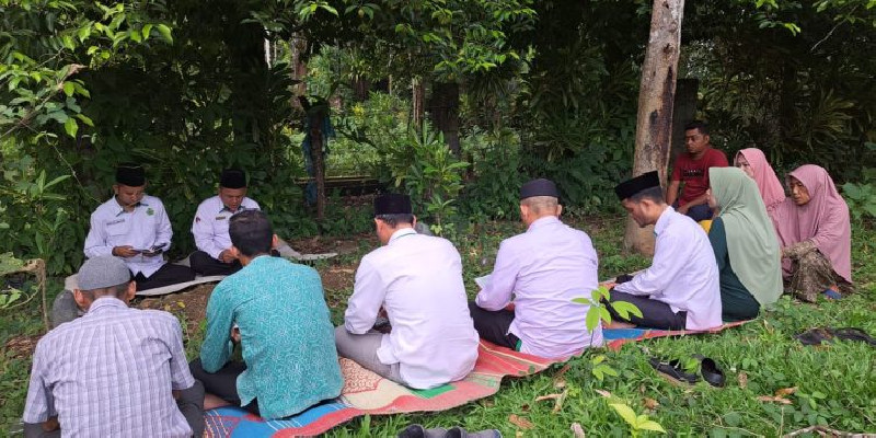 Kemenag Aceh Jaya Ziarah ke Makam Mantan Kepala Kemenag Pertama