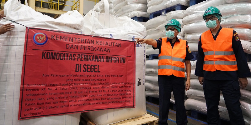 453 Ton Bahan Baku Pakan Ikan Impor Disegel