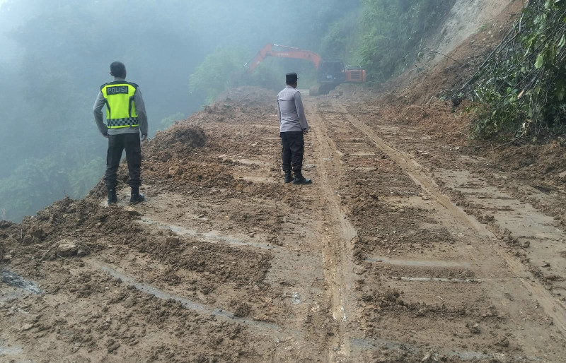 Jalan Lintas Lokop-Gayo Lues yang Tertimbun Longsor Kembali Normal, Pengendara Diimbau Waspada