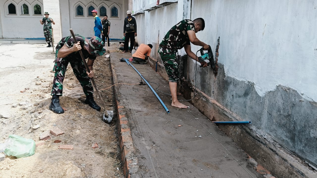 Korem 011/Lilawangsa Renovasi Tempat Wudhuk Masjid Agung Lhokseumawe