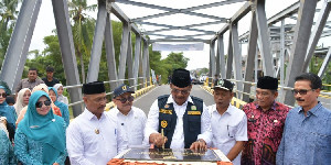 Pj Gubernur Safrizal Resmikan Jembatan Tutu Panyang Samalanga